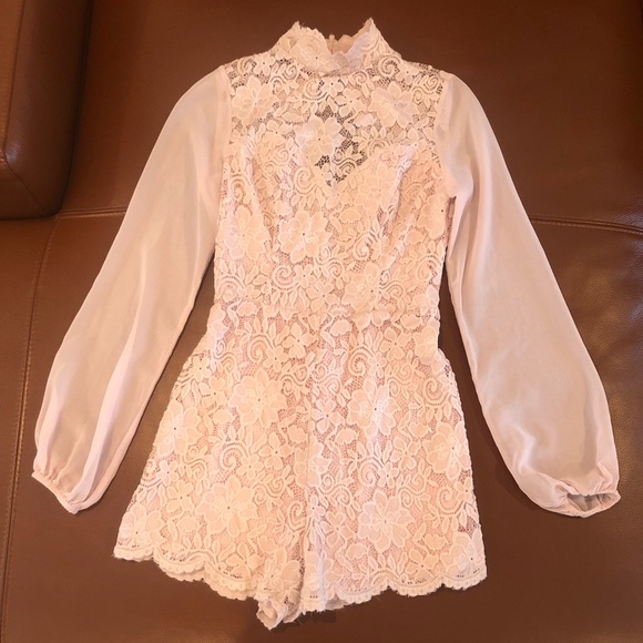 bebe Pants - Bebe Lace Romper Lined Light Pink Long Sleeves Shorts Size XS